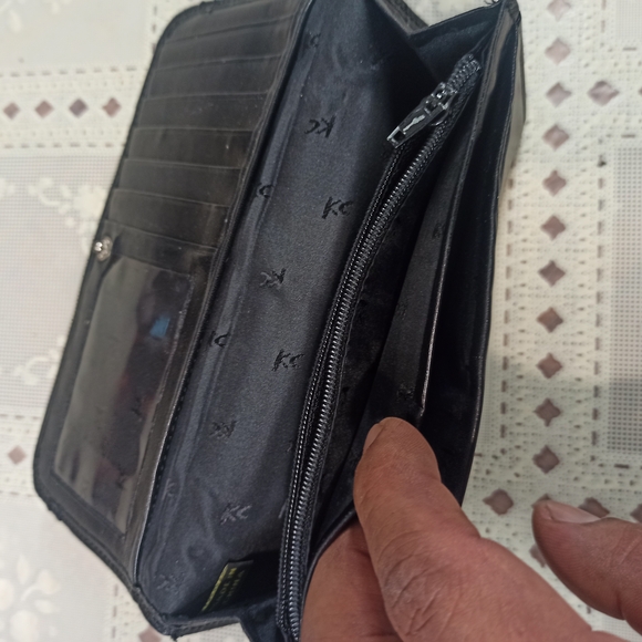 Kenneth Cole Black Leather Women's Hand Wallet with Silver Accent - Picture 11 of 14